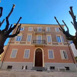 https://residence-del-centro.emilia-romagnahotels.net